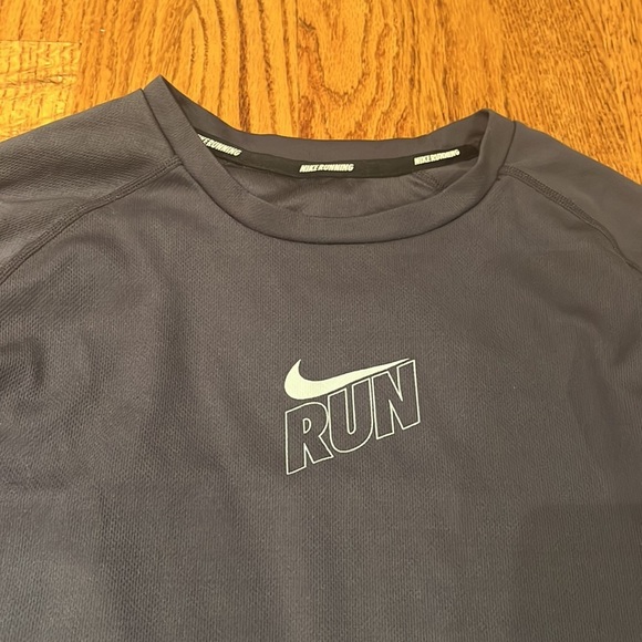 Nike Dri Fit Boy’s Run Long Sleeve Size M - Picture 2 of 5